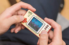 Miniconsola de bolsillo con juegos retro