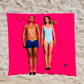 ÔBABA XXL: la sábana de playa gigante que no se vuela