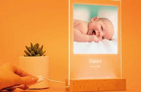 Lámpara de metacrilato personalizada con foto infantil
