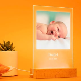 Lámpara de metacrilato personalizada con foto infantil