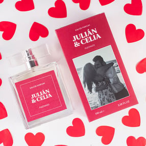 Perfumes personalizados con diseño romántico
