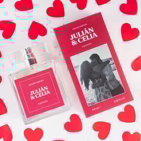 Perfumes personalizados con diseño romántico