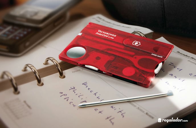 Poesía Médico Vaciar la basura Victorinox Swisscard: navaja en forma de tarjeta de crédito | Regalador.com