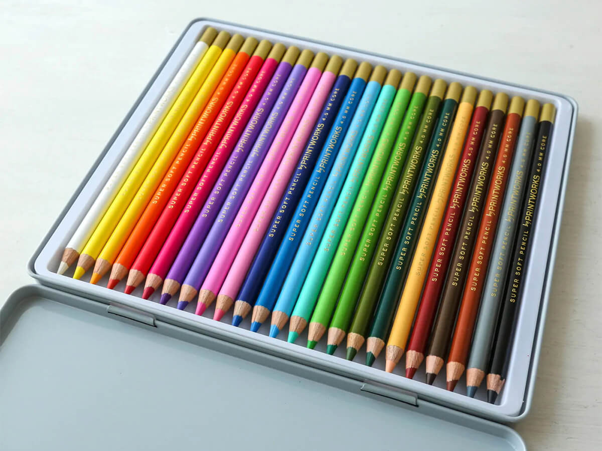 Caja de lápices colores: Más de 3,822 ilustraciones y dibujos de stock con  licencia libres de regalías
